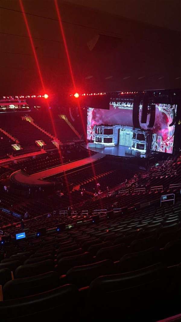 Madison Square Garden, section: 208, row: 15, seat: 2
