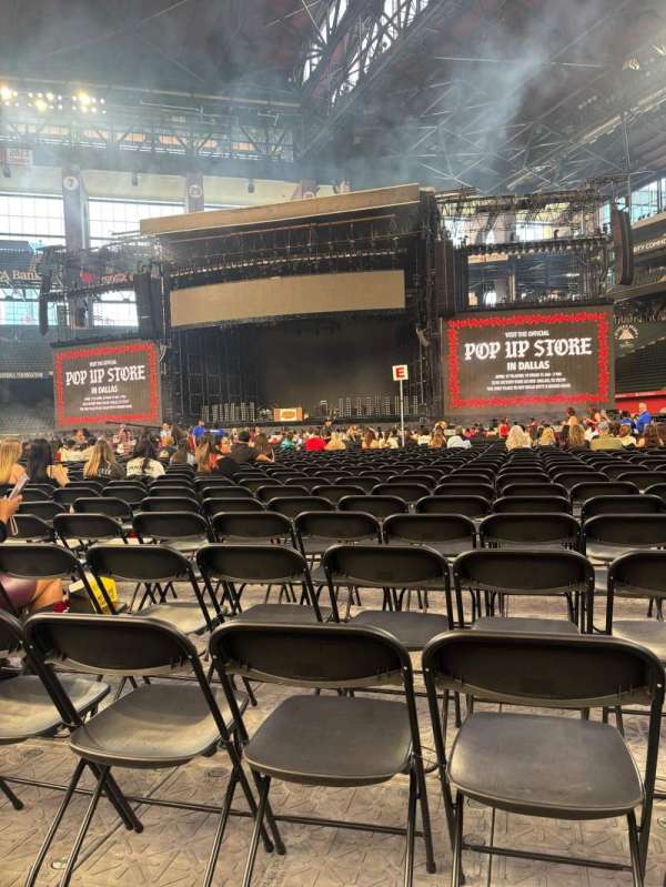 Globe Life Field, section: M, row: 20, seat: 19