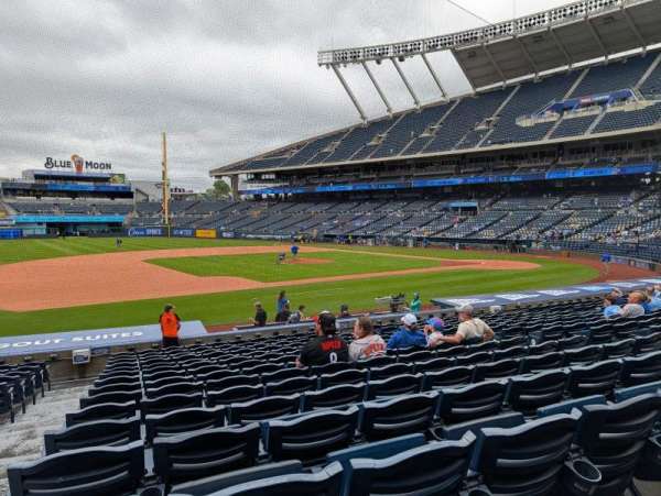 Kauffman Stadium, section: 118, row: R, seat: 1