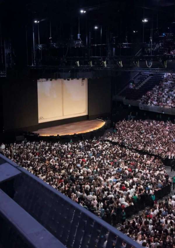 Ziggo Dome, section: 211, row: 1, seat: 372