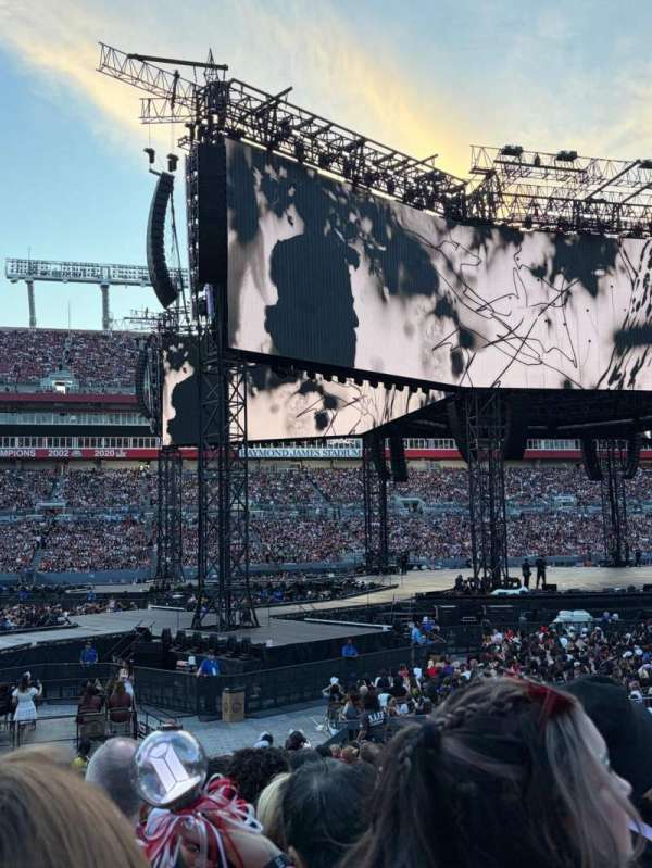 Raymond James Stadium, section: 133, row: r, seat: 17