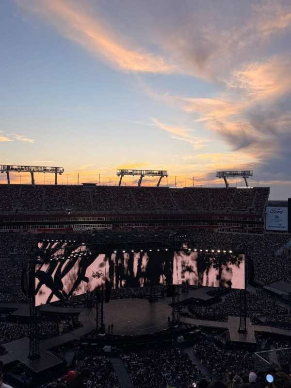 Raymond James Stadium, section: 334, row: M, seat: 4