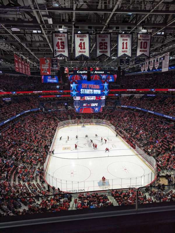 Capital One Arena, section: 425, row: B, seat: 7