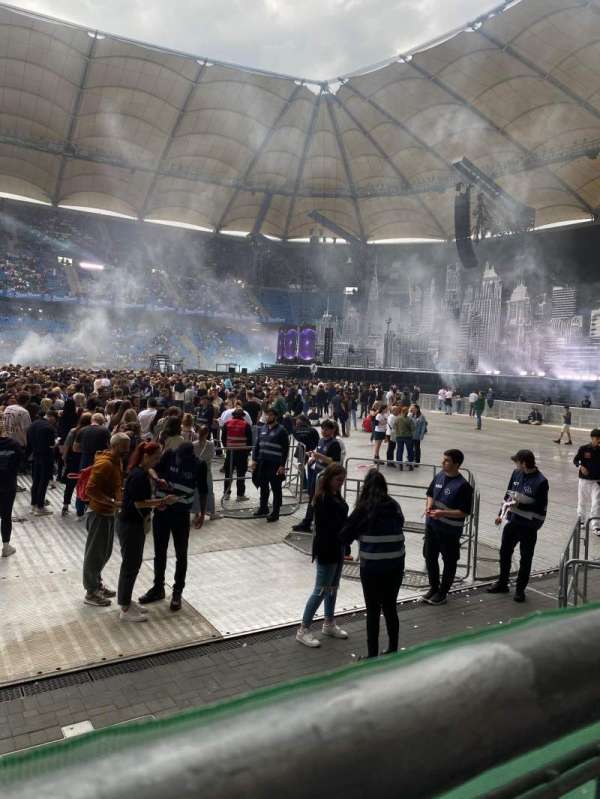 Volksparkstadion, section: 4A, row: 1, seat: 9