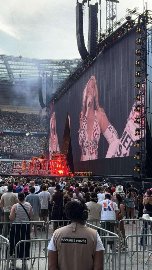 Stade de France, section: H1, row: 1, seat: 20
