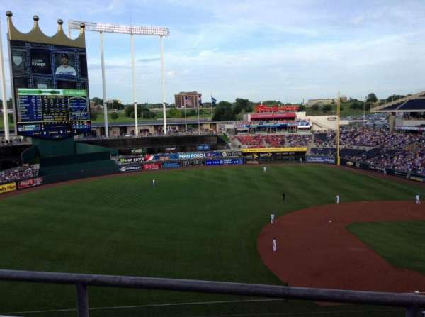 Kauffman Stadium, section: 408, row: B, seat: 5
