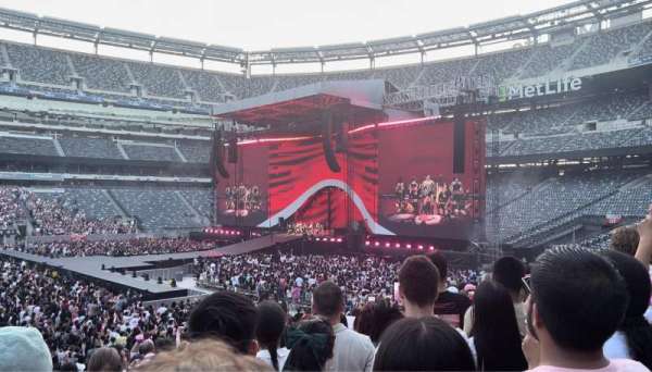 MetLife Stadium, section: 113, row: 16, seat: 28/29