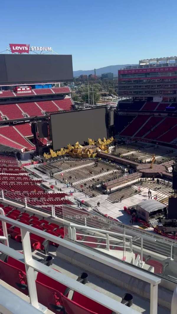 Levi's Stadium, section: 405, row: 8, seat: 7