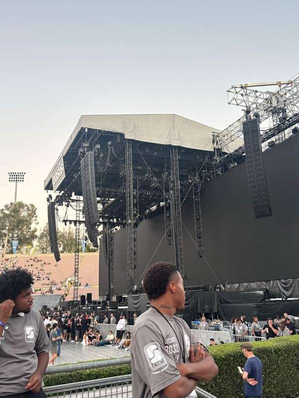Rose Bowl, section: 20-L, row: B, seat: 1