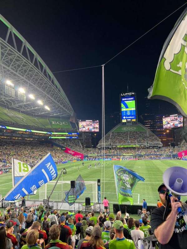 Lumen Field, section: 121, row: W, seat: 8