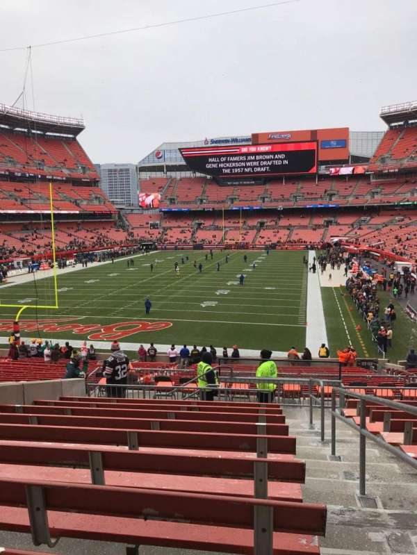 Huntington Bank Field, section: 121b, row: 32, seat: 16