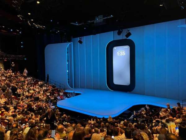 Vivian Beaumont Theater, section: Orchestra RC, row: P, seat: 409