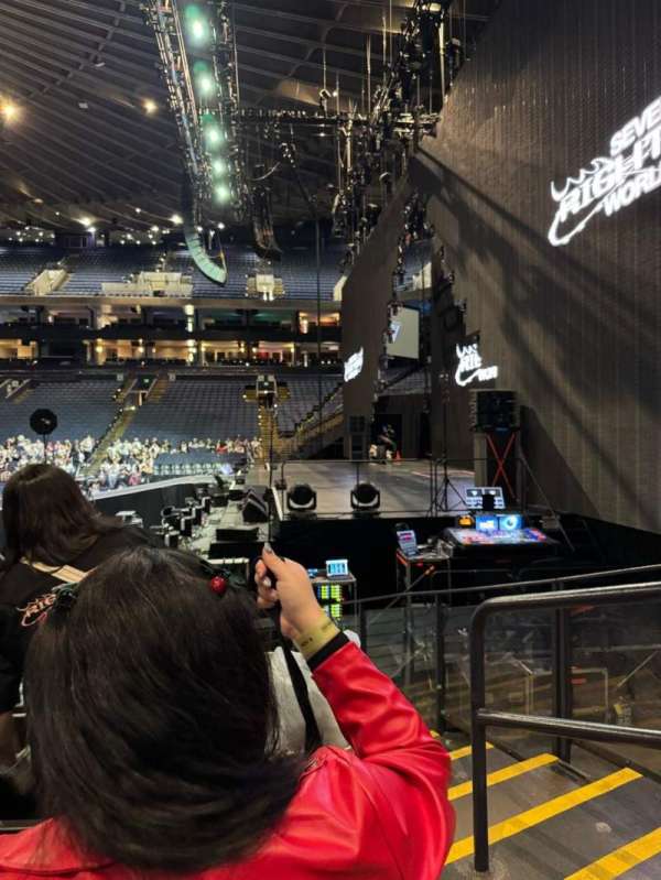 Oakland Arena, section: 127, row: 6, seat: 1