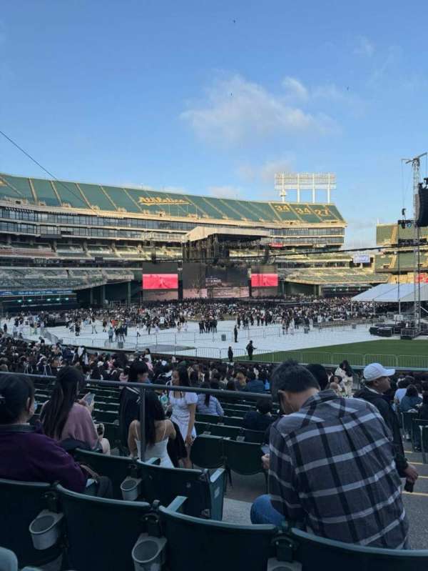 Oakland Coliseum, section: 124, row: 24, seat: 1