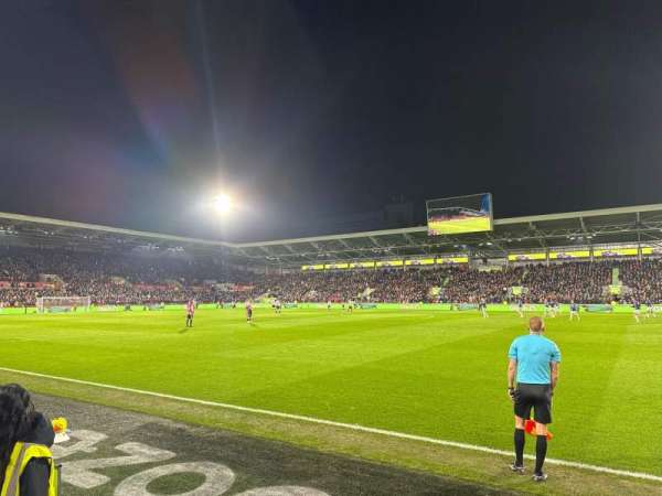 Gtech Community Stadium, section: S106, row: 1, seat: 178