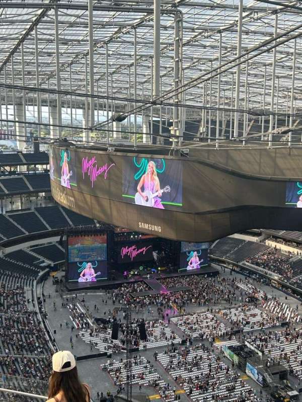 SoFi Stadium, section: 525, row: 11, seat: 8
