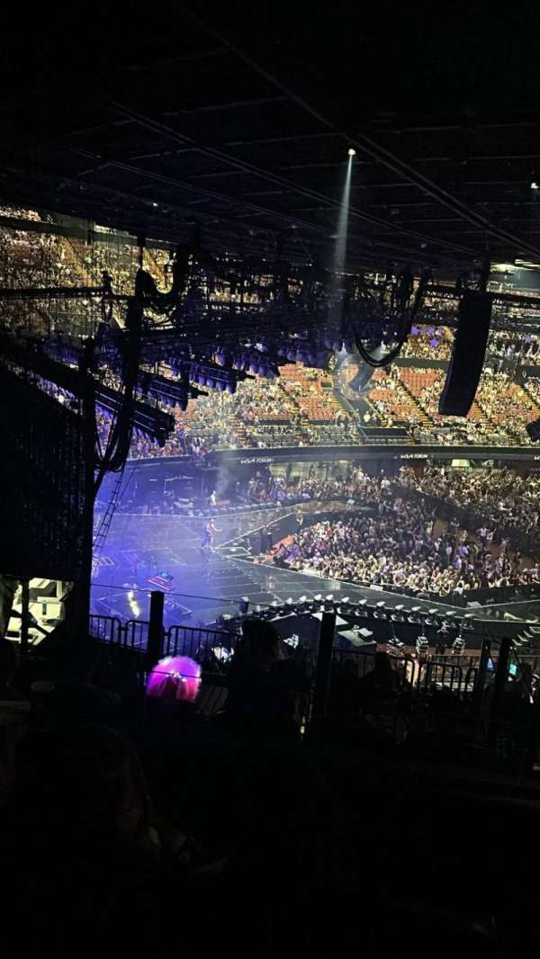 Kia Forum, section: 222, row: 8, seat: 10