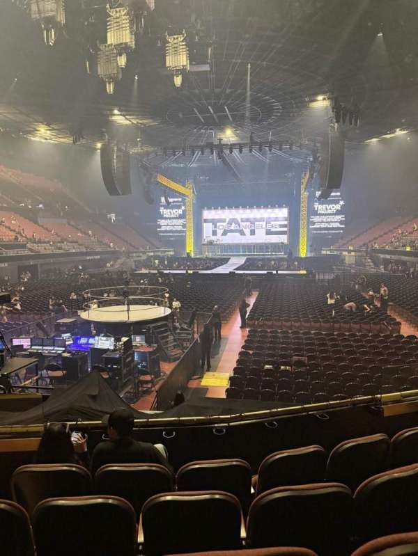 Kia Forum, section: 102, row: 5, seat: 3