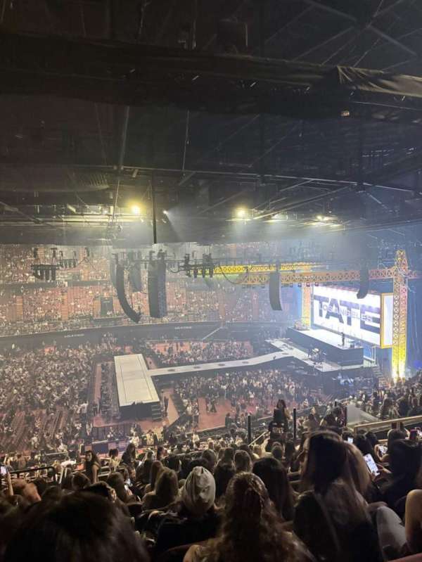 Kia Forum, section: 209, row: 13, seat: 6