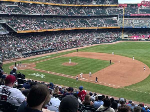 Truist Park, section: 215, row: 16, seat: 7