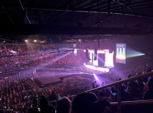 Kia Forum, section: 207, row: 17, seat: 13