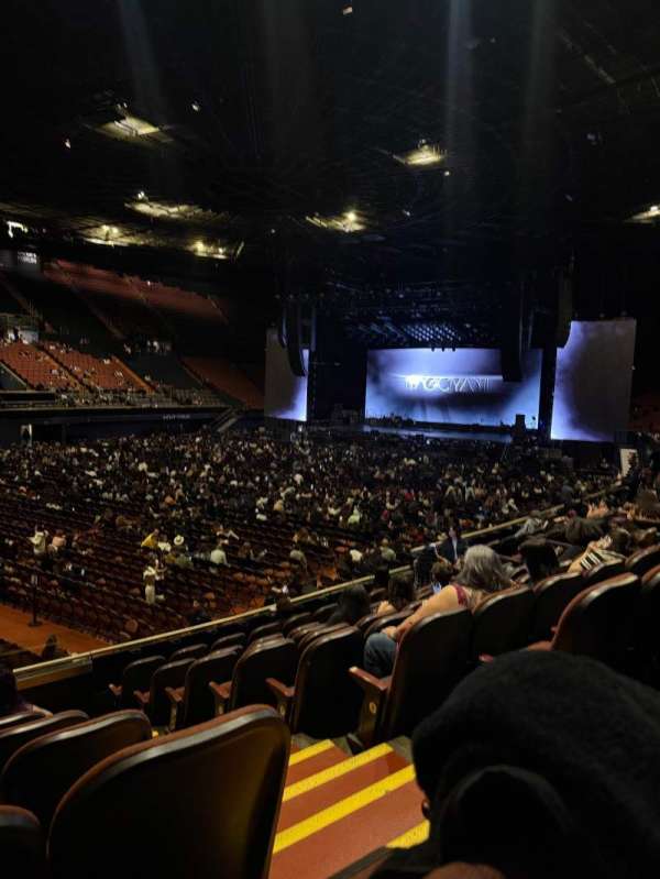 Kia Forum, section: 105, row: 9, seat: 9