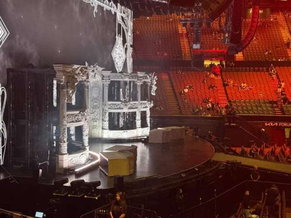Kia Forum, section: 125, row: 10, seat: 11