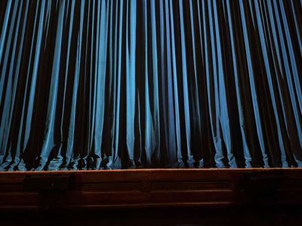 Comedy Theatre, section: Stalls, row: B, seat: 22