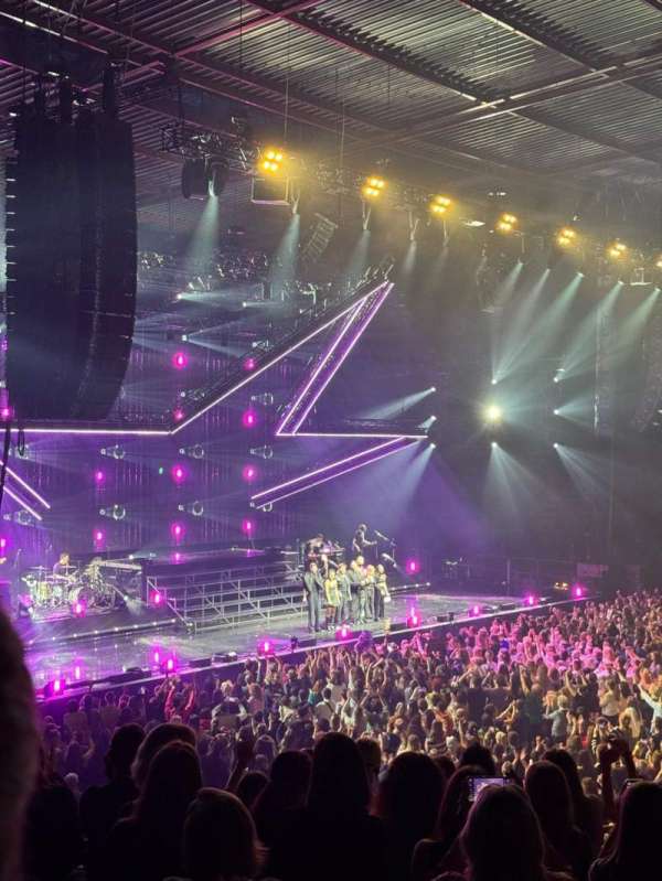 Zénith de Lille, section: T7, row: J, seat: 100