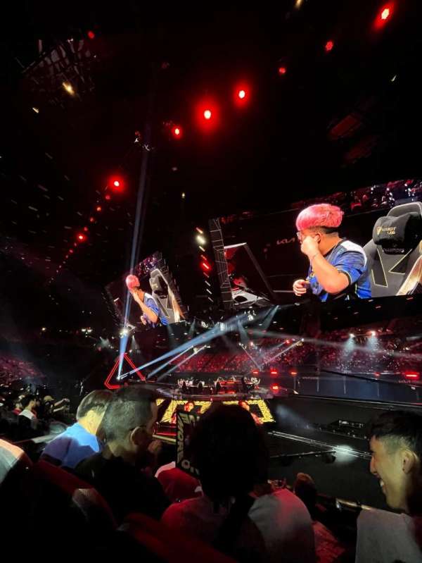 Kia Forum, section: 131, row: 5, seat: 4