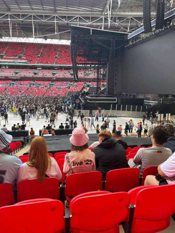 Wembley Stadium, section: 141, row: 22, seat: 215