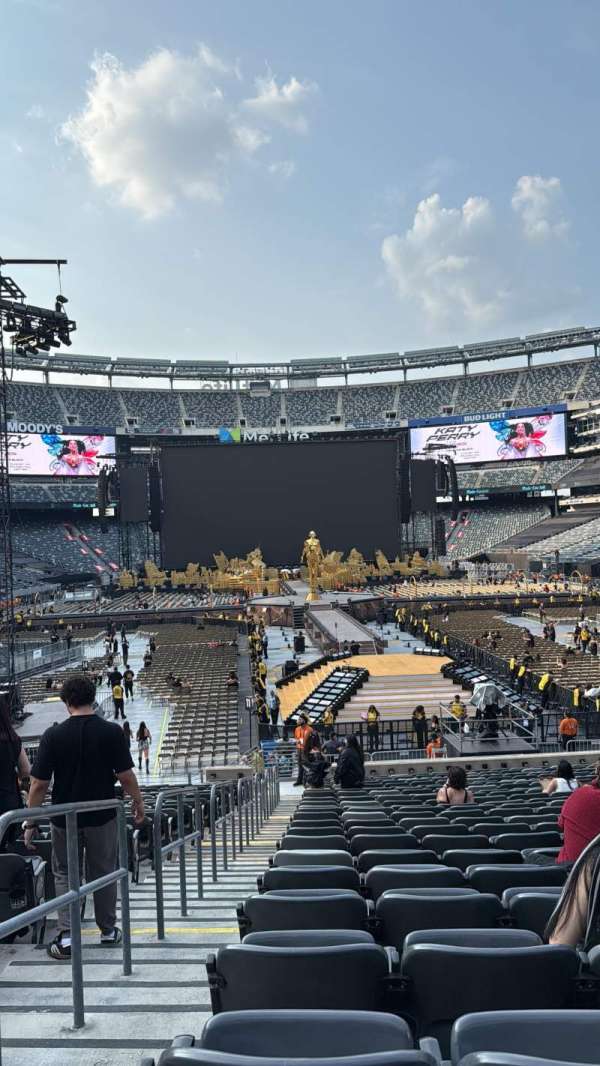 MetLife Stadium, section: 126, row: 24, seat: 29