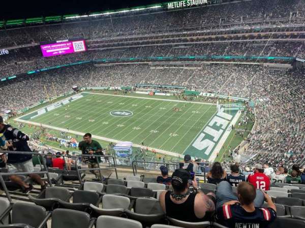 MetLife Stadium, section: 333, row: 18, seat: 15
