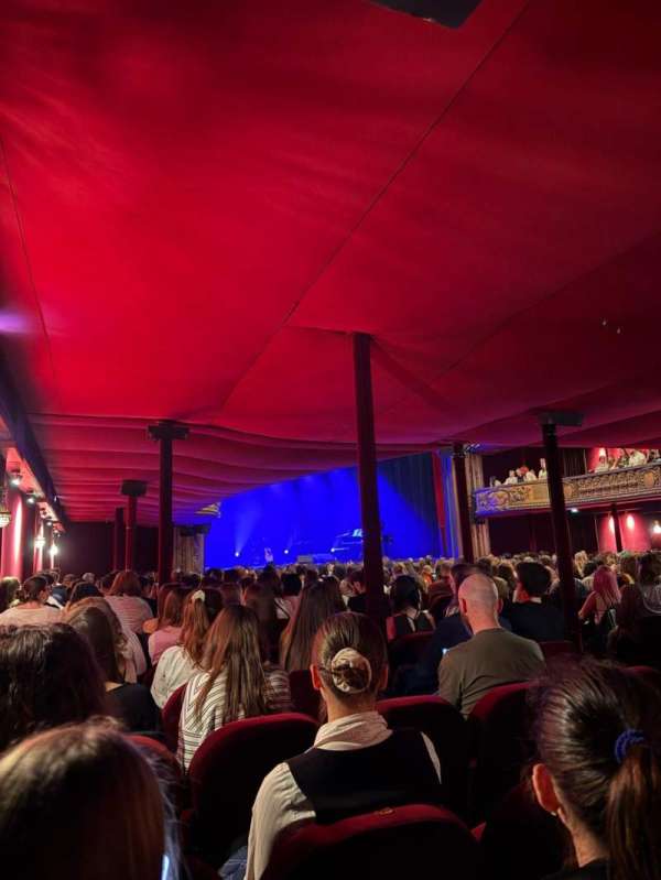Le Trianon, section: Orchestre, row: W, seat: 25