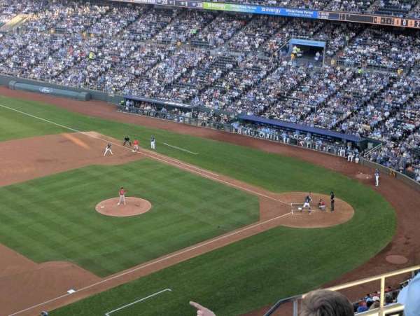 Kauffman Stadium, section: 407, row: EE, seat: 15