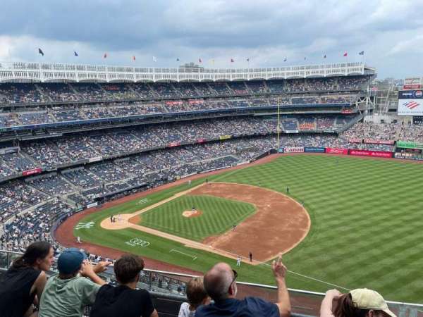 Yankee Stadium, section: 413, row: 3, seat: 7