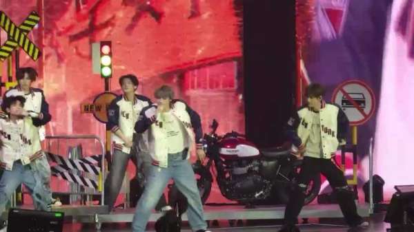 Madison Square Garden, section: 118, row: 6, seat: 16