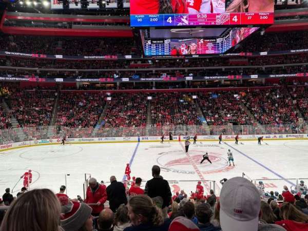 Little Caesars Arena, section: 122, row: 17, seat: 20