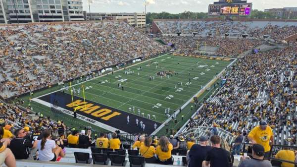 Kinnick Stadium, section: 333, row: 17, seat: 4