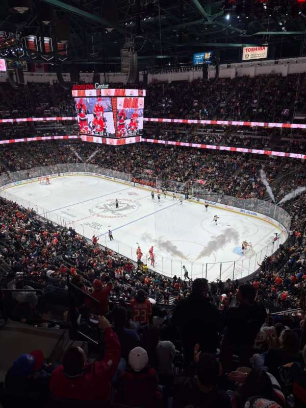 Honda Center, section: 428, row: H, seat: 7