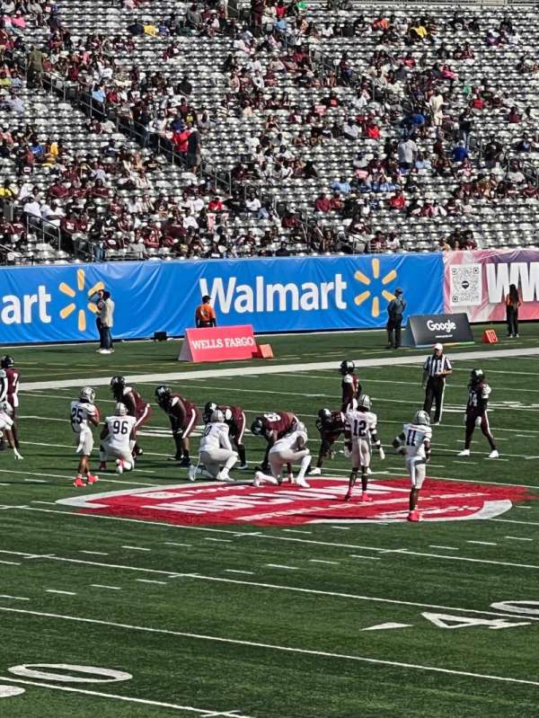 MetLife Stadium, section: 143, row: 22, seat: 25