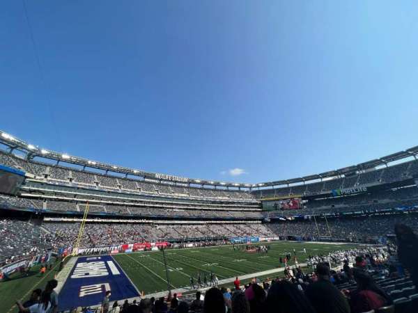 MetLife Stadium, section: 143, row: 22, seat: 25