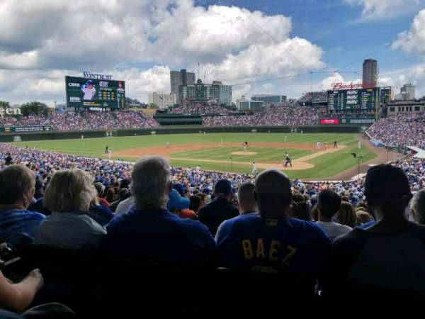Wrigley Field, section: 215, row: 7, seat: 19