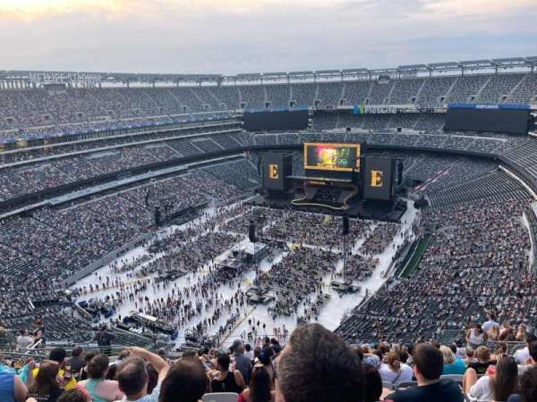 MetLife Stadium, section: 322, row: 20, seat: 14