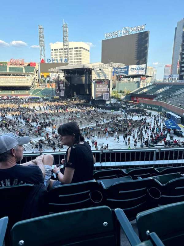 Truist Park, section: 214, row: 4, seat: 17