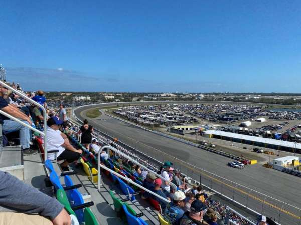 Daytona International Speedway, section: 322, row: 32, seat: 15