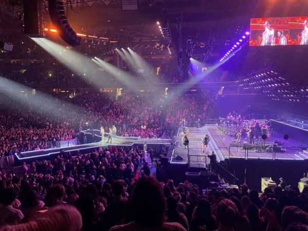 Capital One Arena, section: 113, row: S, seat: 8