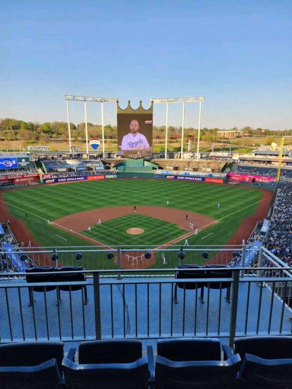 Kauffman Stadium, section: 420, row: T, seat: 9