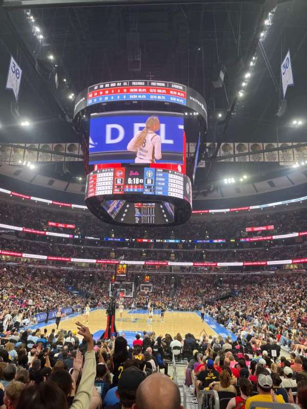 United Center, section: 117, row: 8, seat: 1