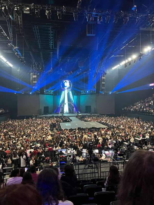 LDLC Arena, section: 206, row: H, seat: 194